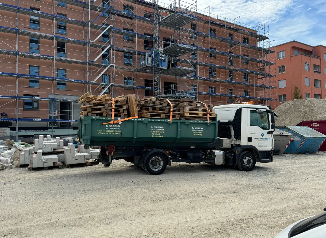 Schnelle Containerlieferung für Bauvorhaben