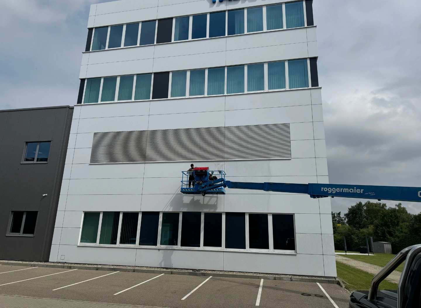 Fensterreinigung mit Hebebühne & Sicherheitsausrüstung