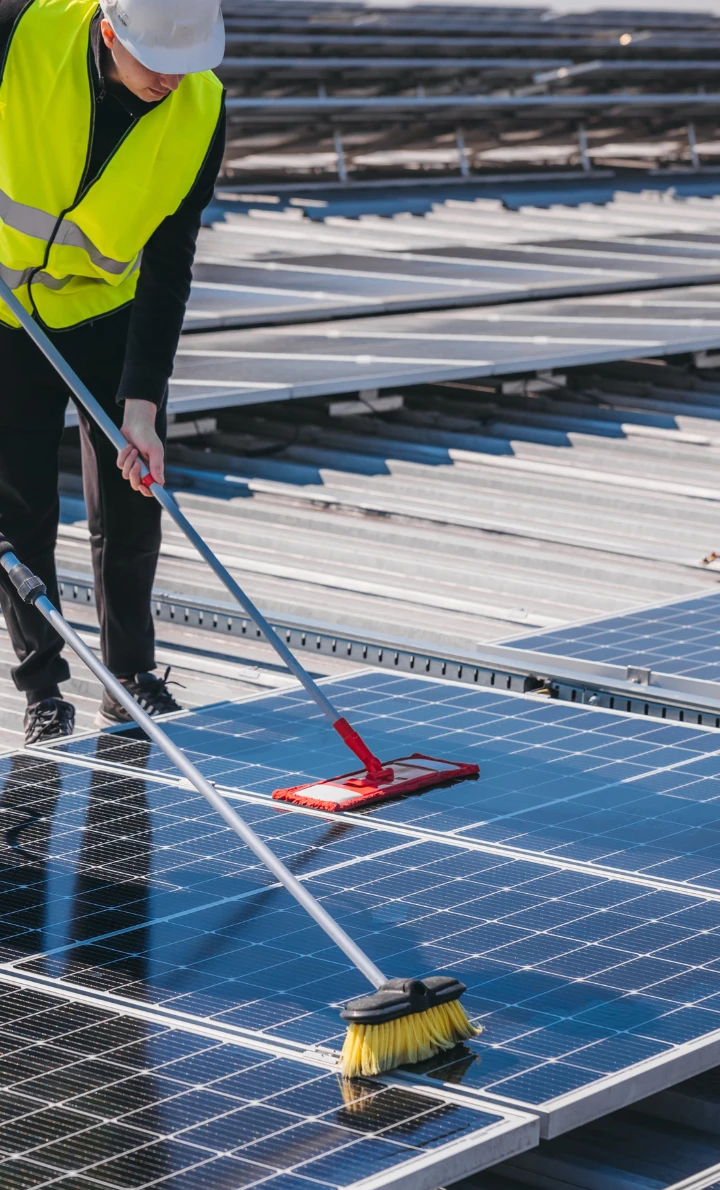 Reinigung Solarpanele und PV-Anlagen