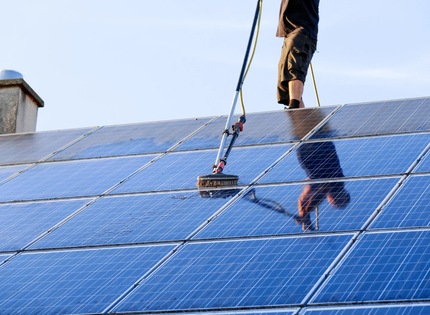Reinigung von schwer zugänglichen Stellen und PV-Anlagen