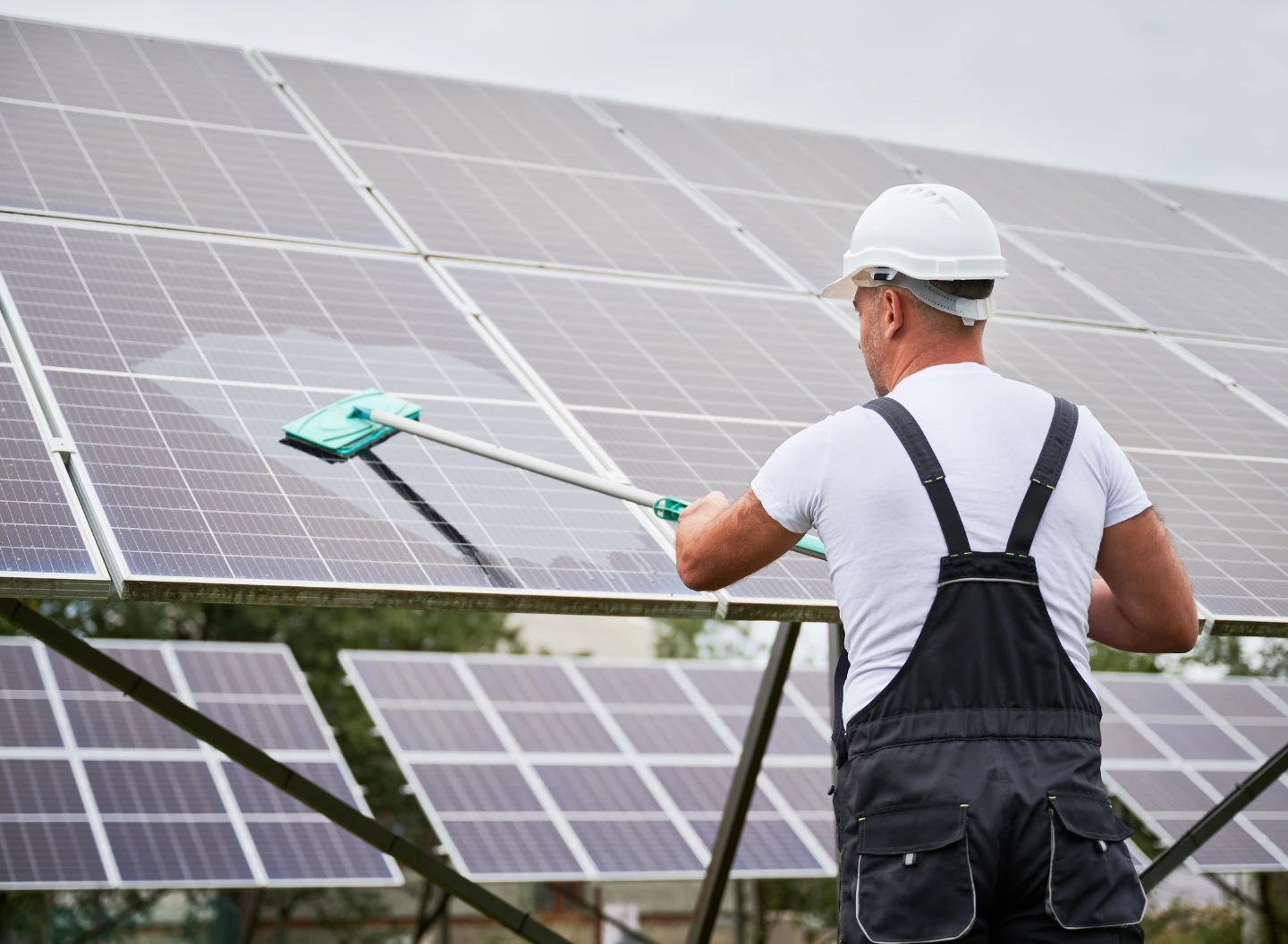 Schmutzschichten entfernen ohne Materialschäden